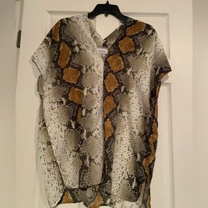 V neck, snake skin top